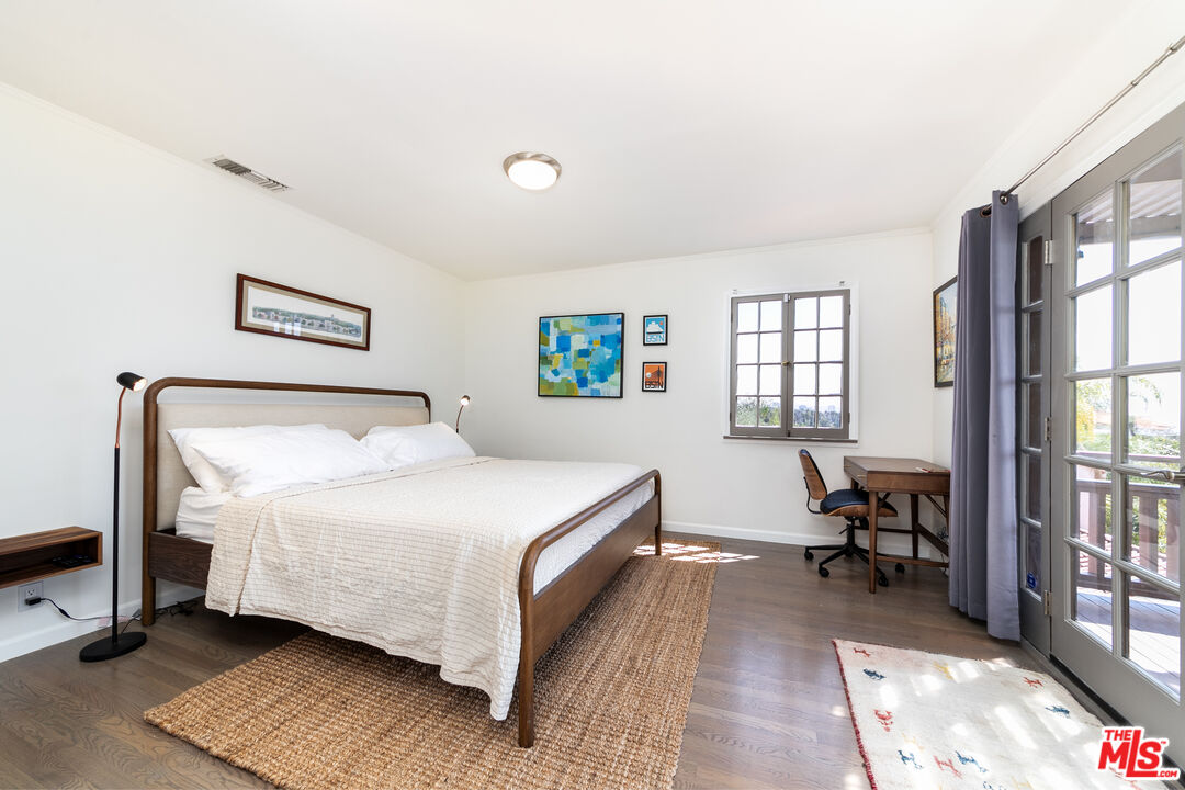 1761 N Orange Grove Ave