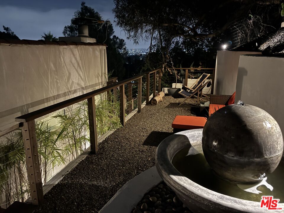 1761 N Orange Grove Ave