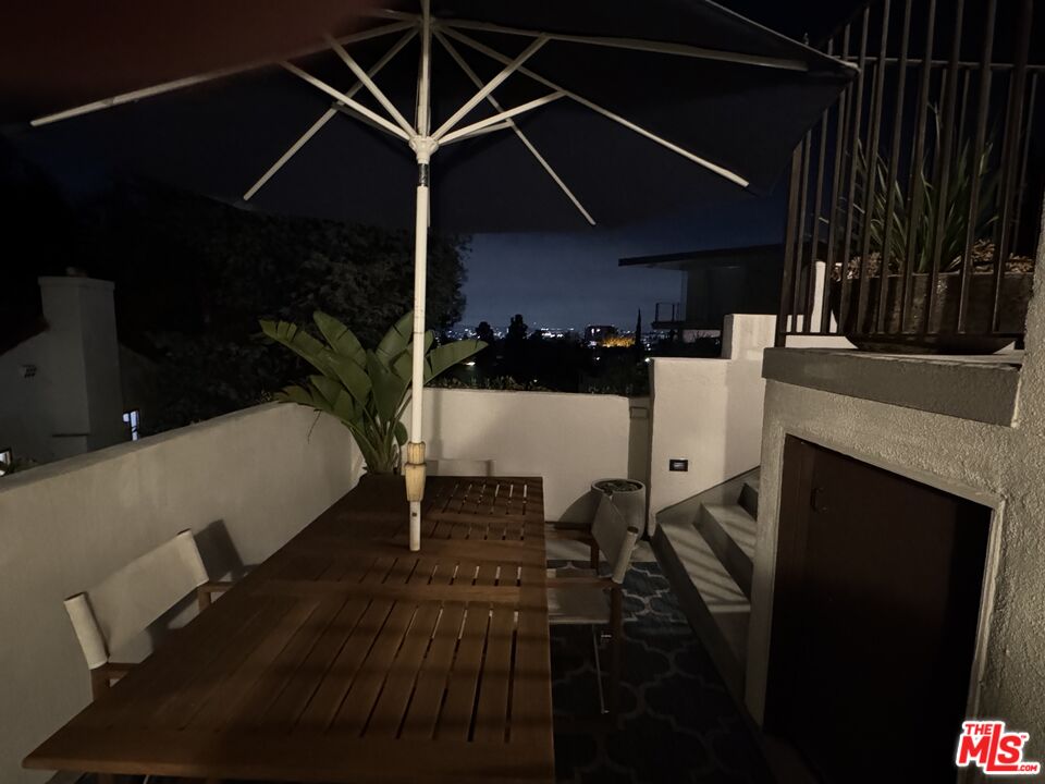 1761 N Orange Grove Ave