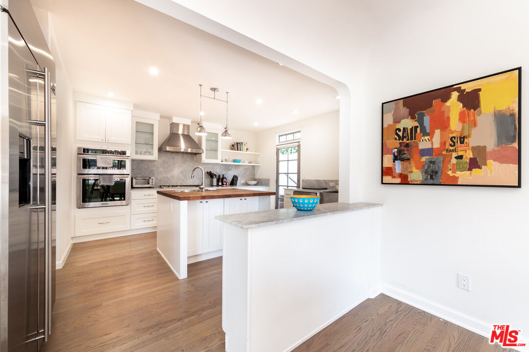 1761 N Orange Grove Ave