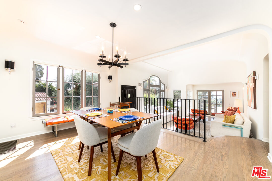 1761 N Orange Grove Ave