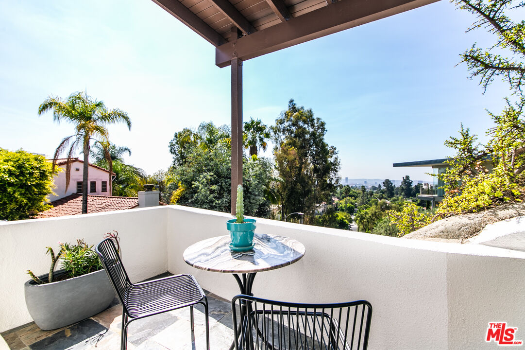 1761 N Orange Grove Ave