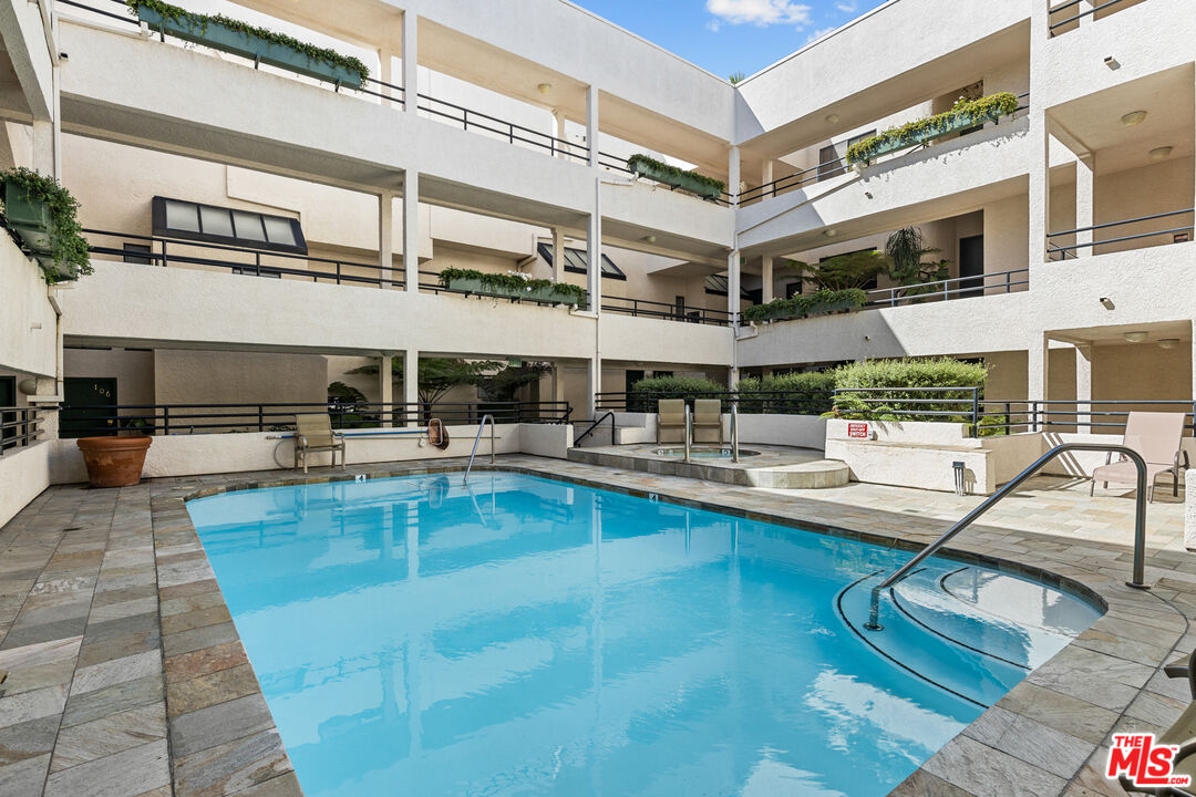 11636 Montana Ave Unit: 107