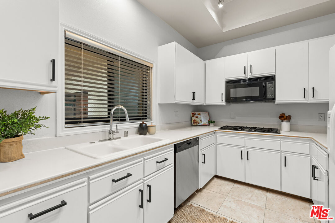 11636 Montana Ave Unit: 107