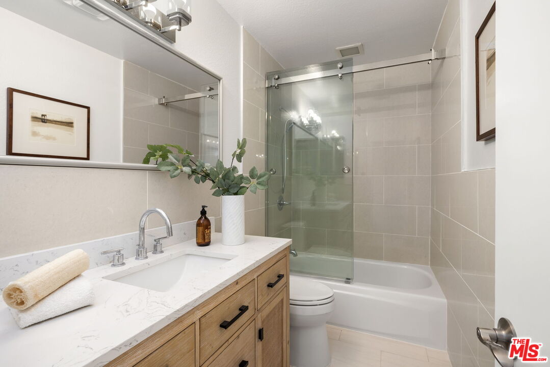 10720 Ohio Ave Unit: 8