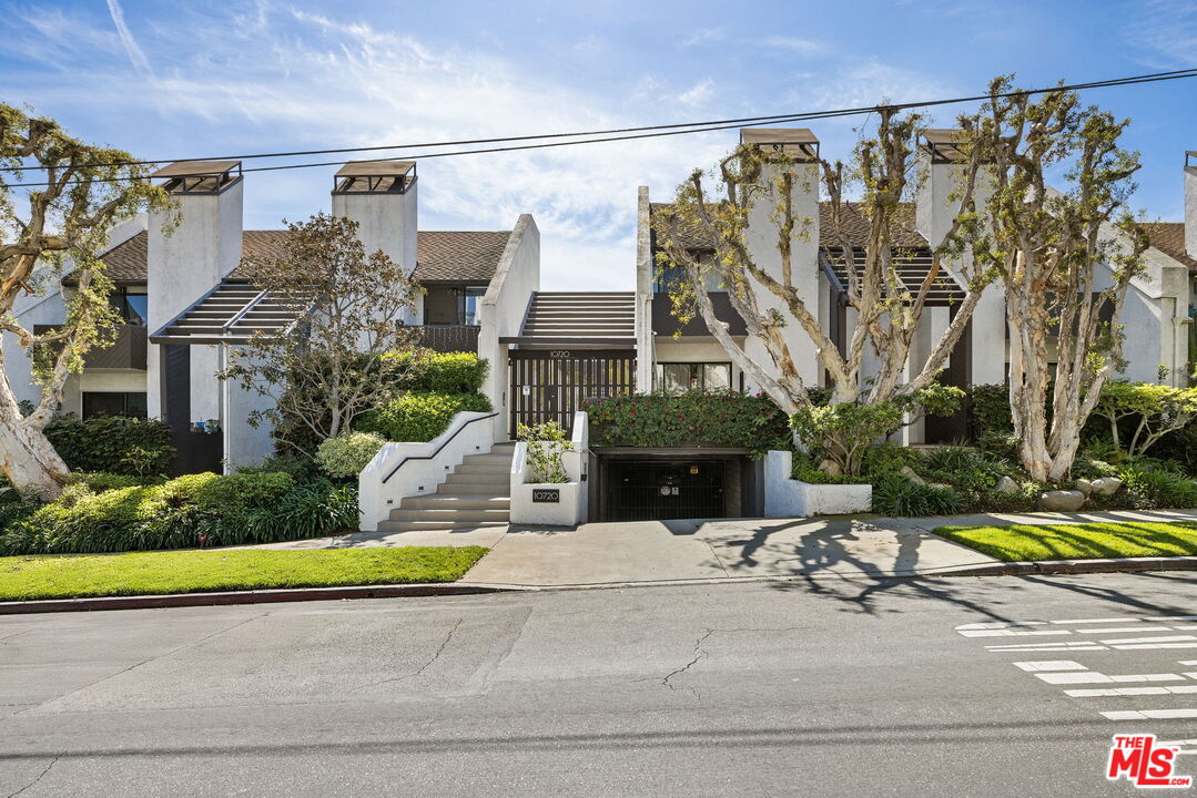 10720 Ohio Ave Unit: 8