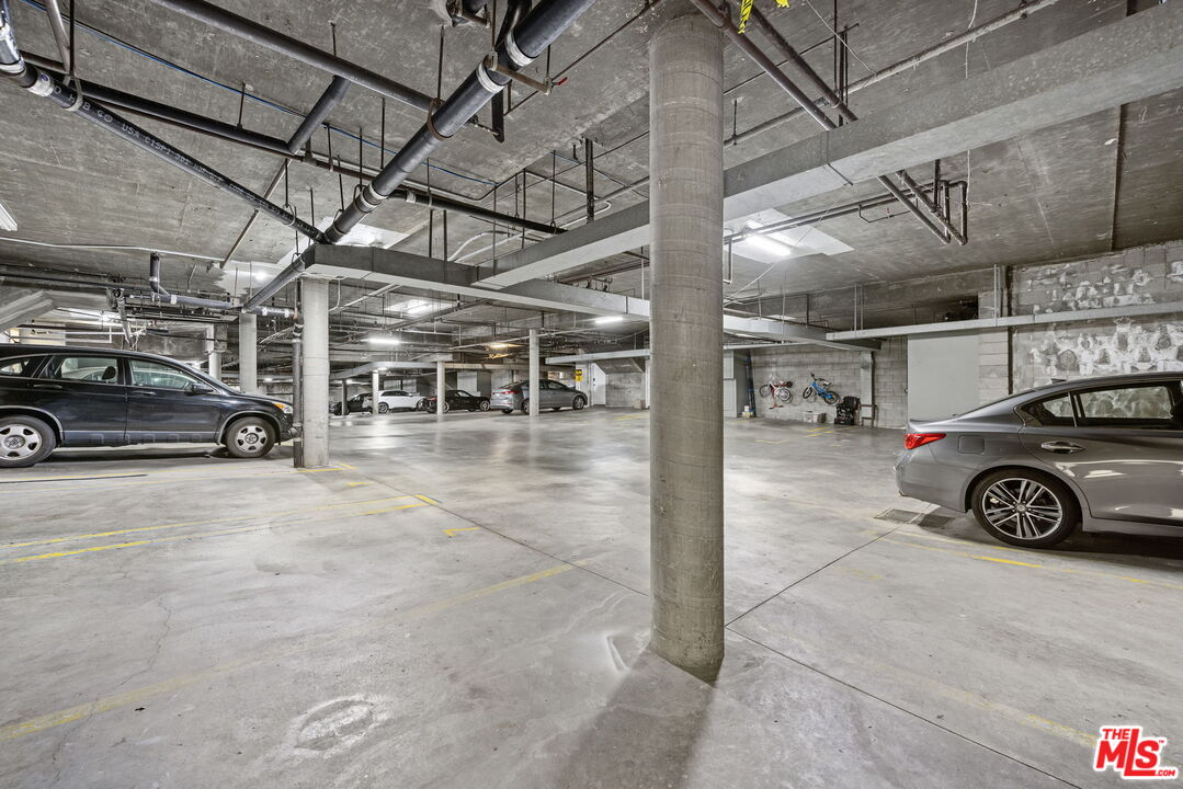 10720 Ohio Ave Unit: 8