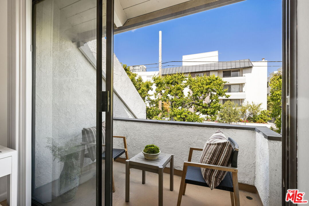 10720 Ohio Ave Unit: 8