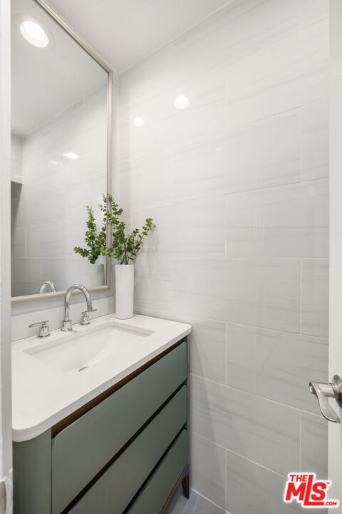 10720 Ohio Ave Unit: 8