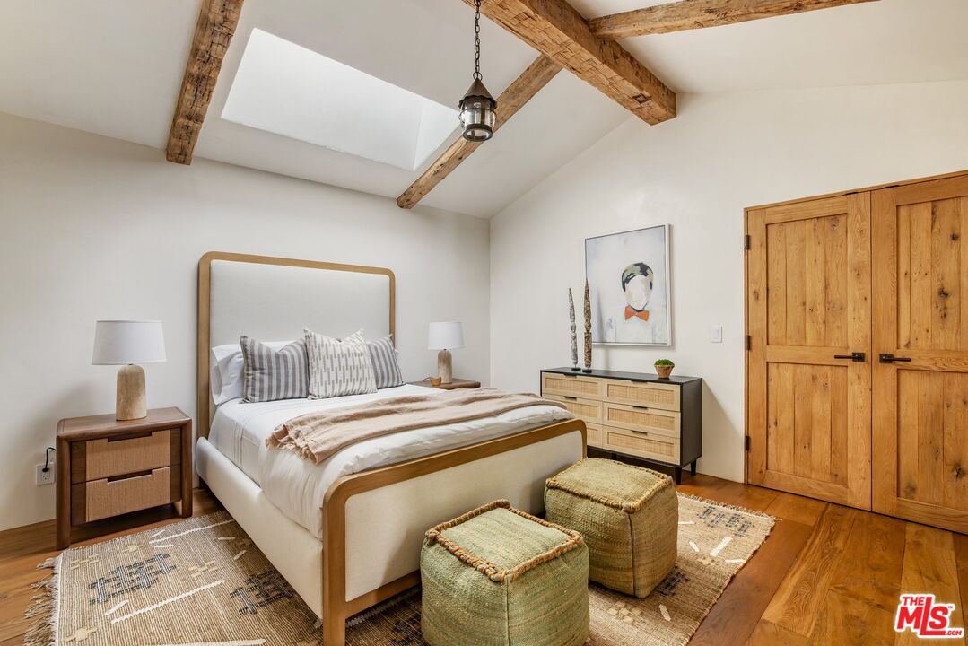 3099 Mandeville Canyon Rd