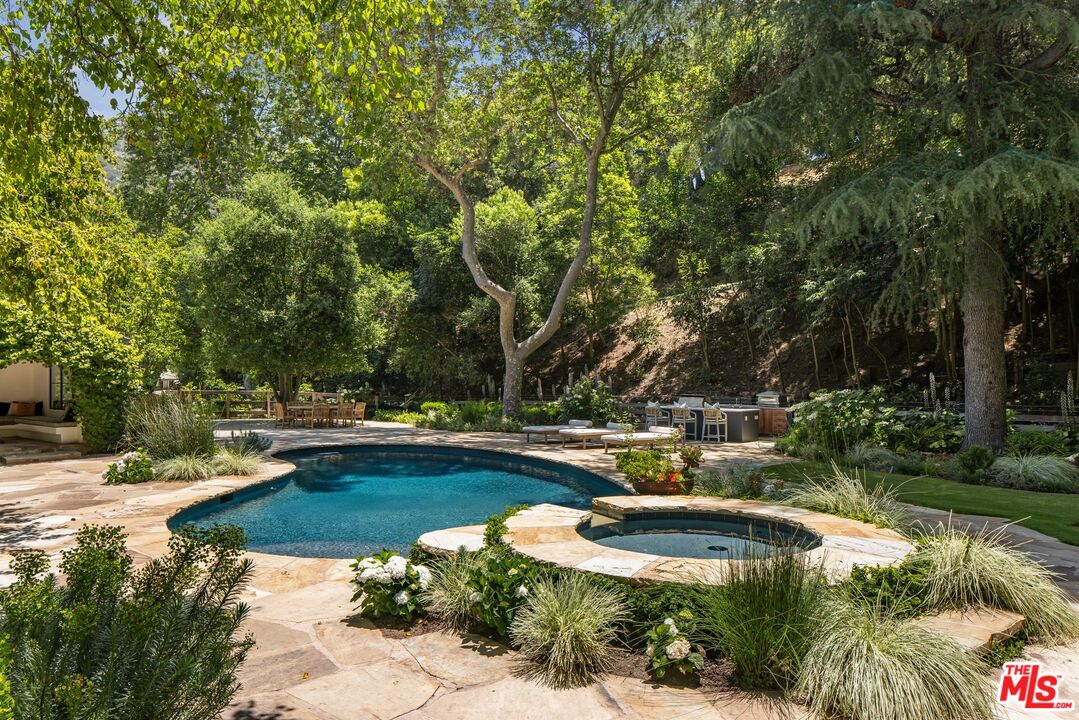 3099 Mandeville Canyon Rd