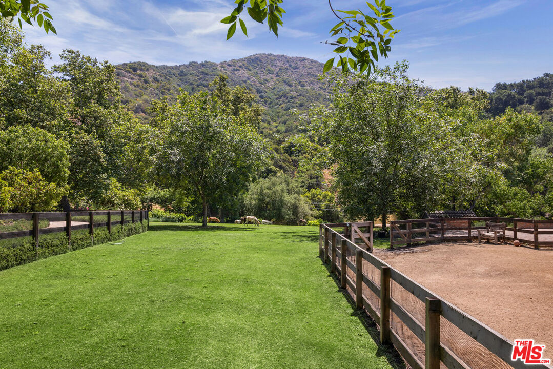 3099 Mandeville Canyon Rd