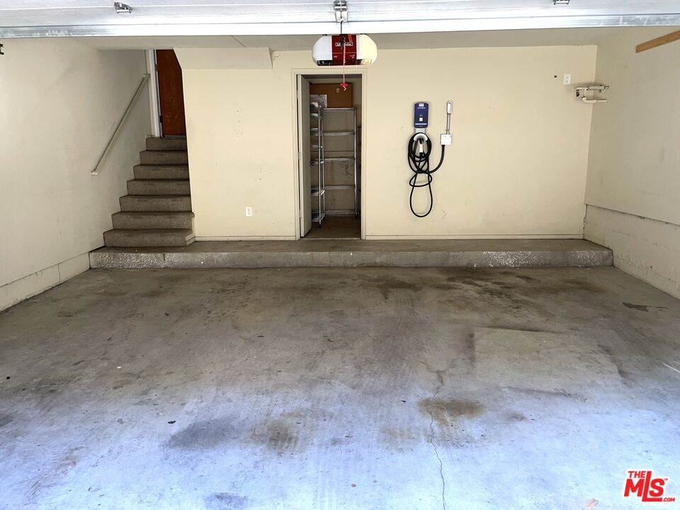 1083 W Kensington Rd