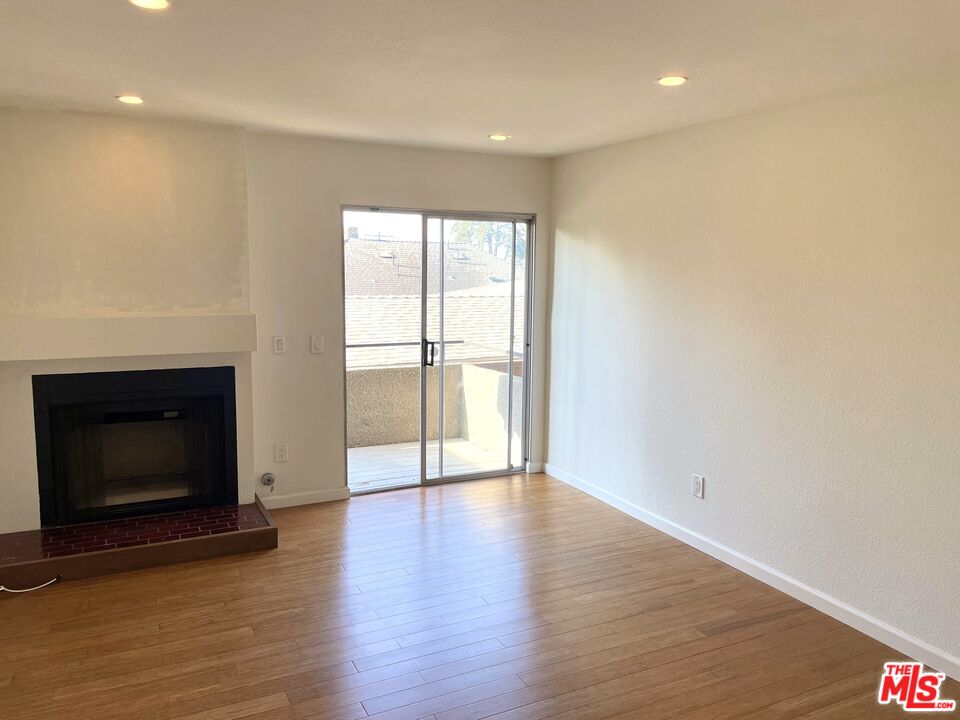 1083 W Kensington Rd