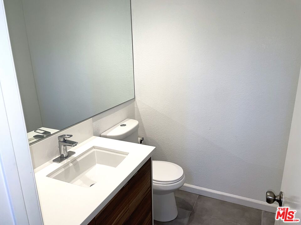 1083 W Kensington Rd