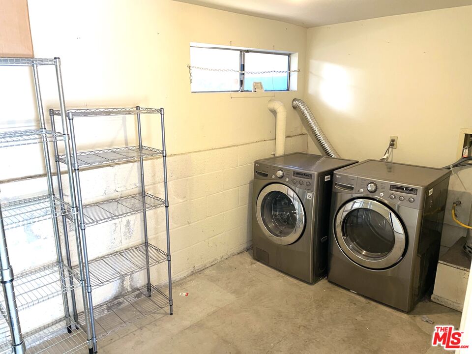 1083 W Kensington Rd