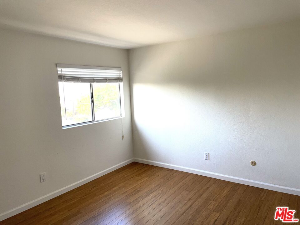 1083 W Kensington Rd