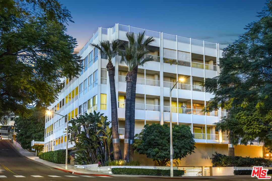 1400 N Sweetzer Ave Unit: 306