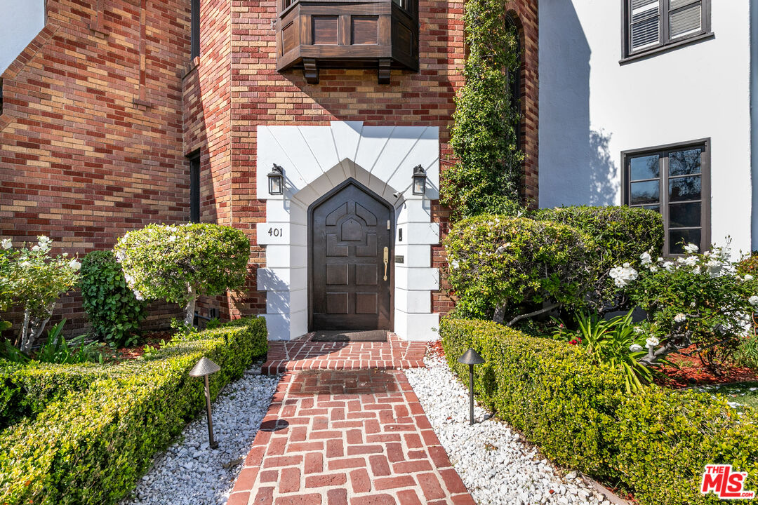 401 N Mccadden Pl