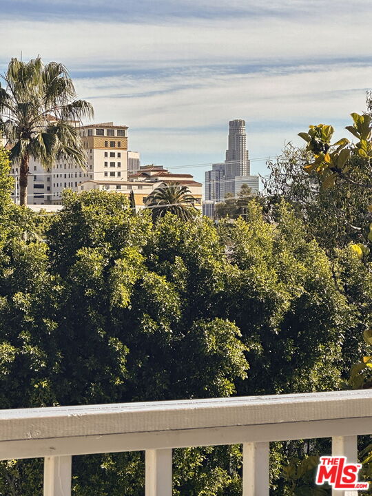 727 N La Fayette Park Pl