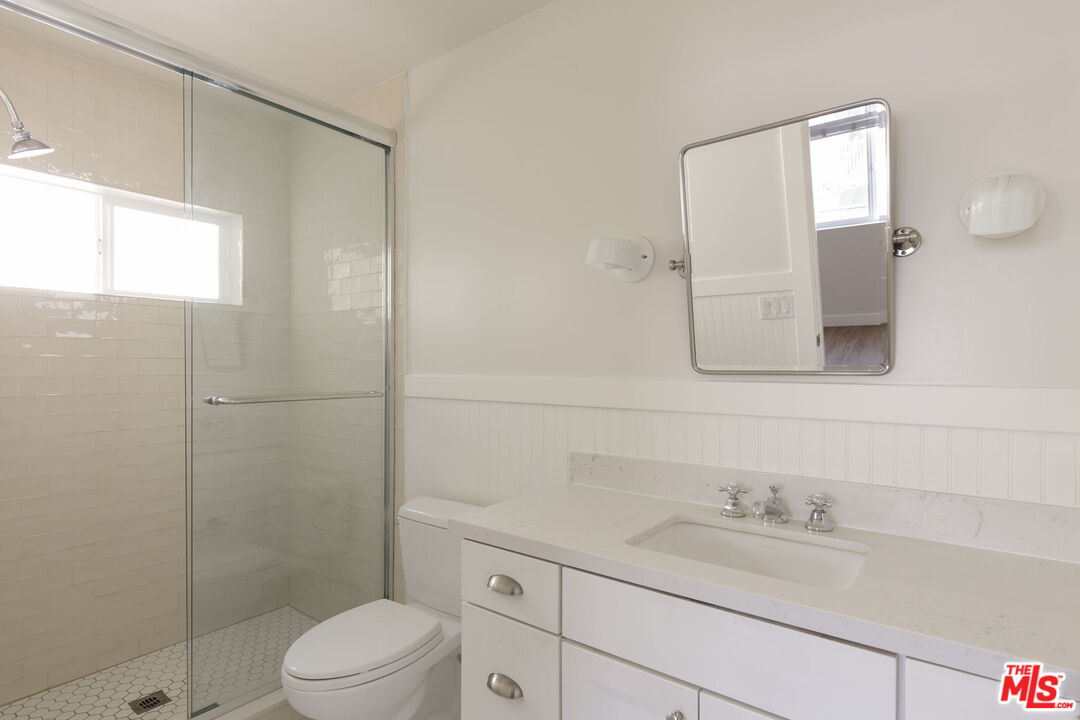 727 N La Fayette Park Pl