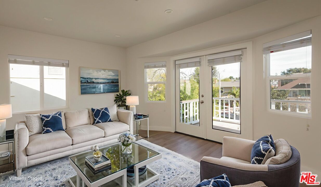 727 N La Fayette Park Pl