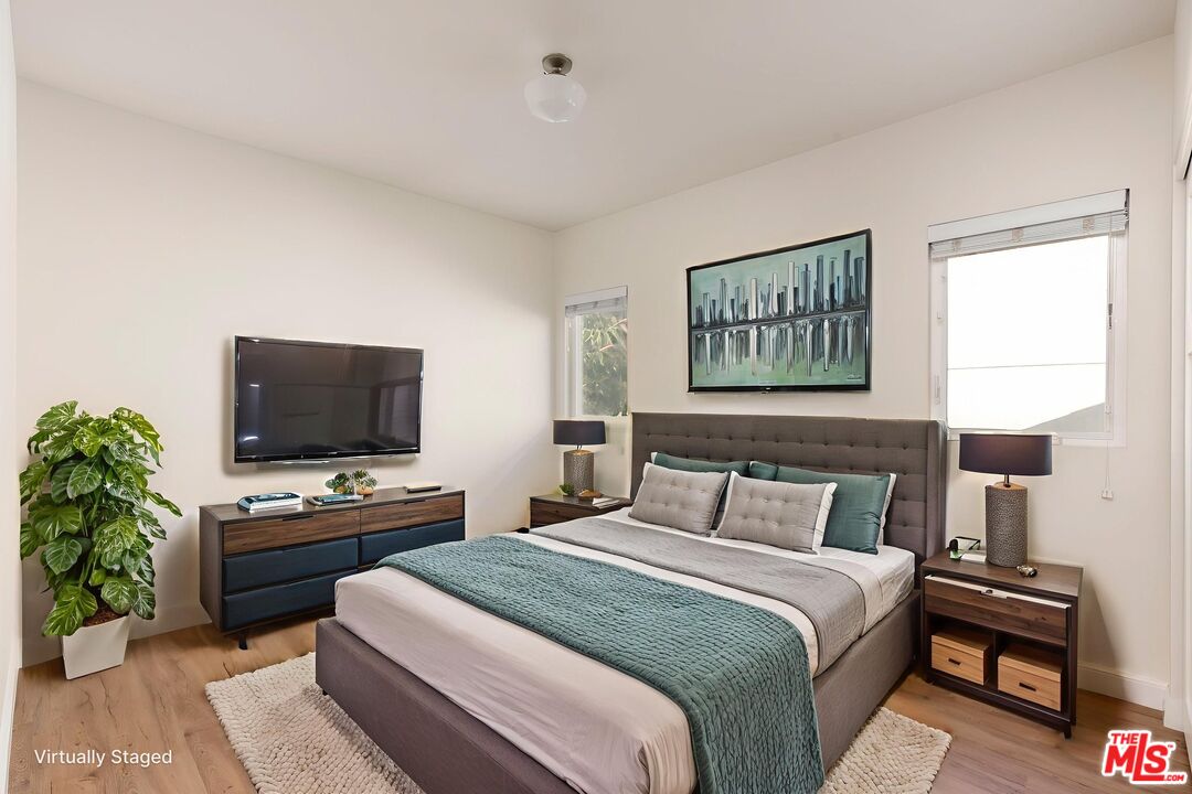 727 N La Fayette Park Pl