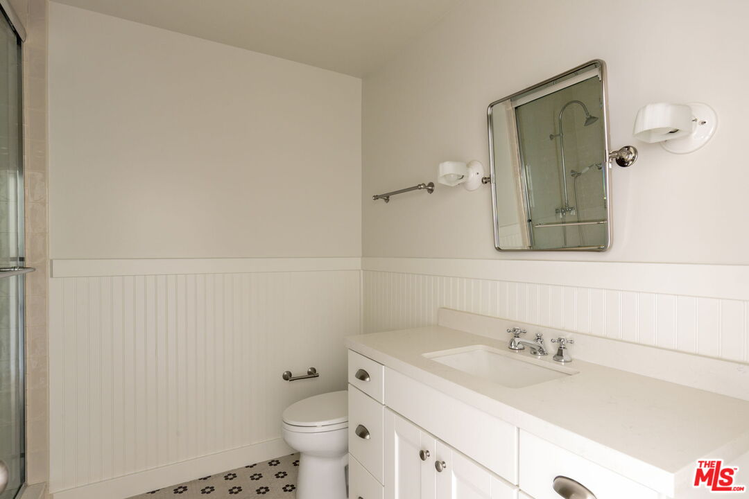 727 N La Fayette Park Pl