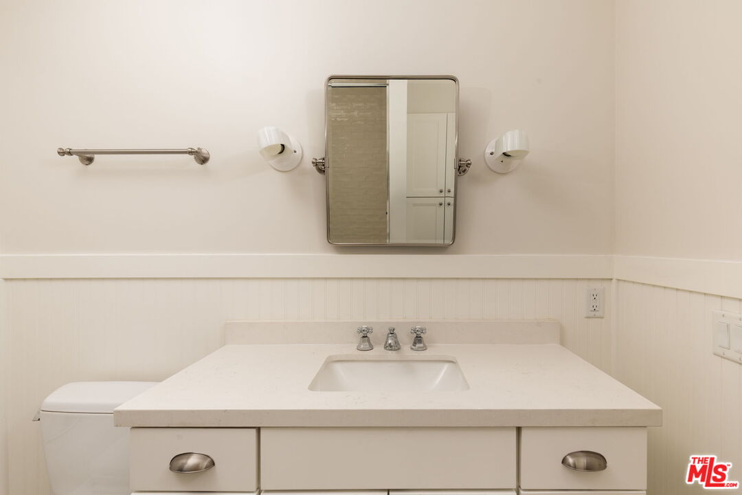 727 N La Fayette Park Pl