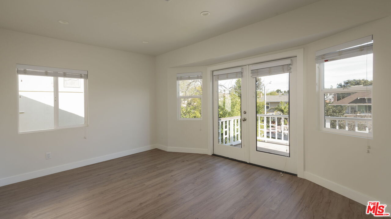 727 N La Fayette Park Pl