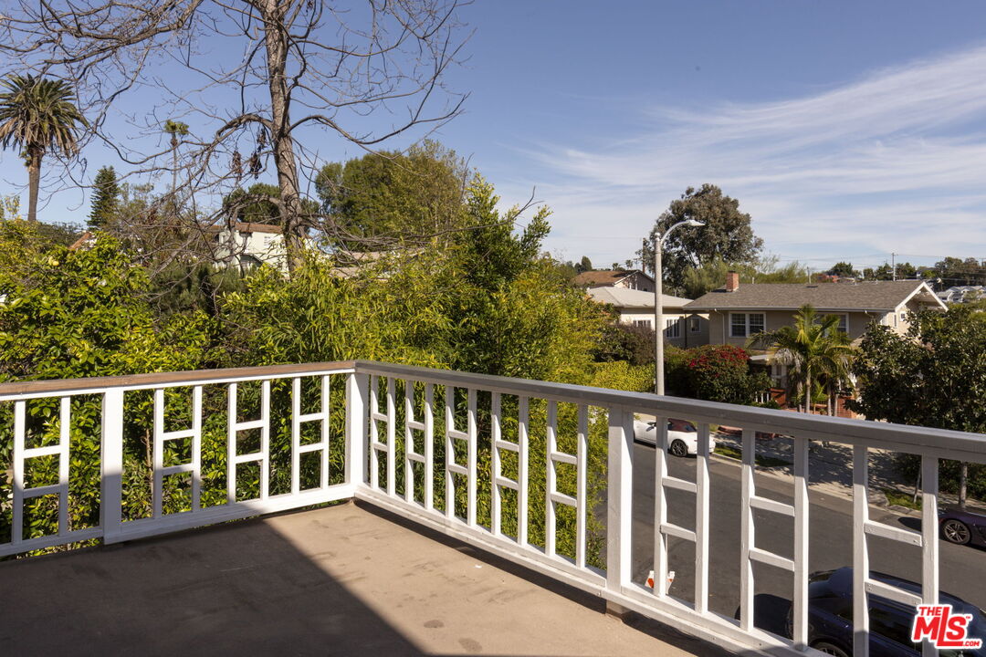 727 N La Fayette Park Pl