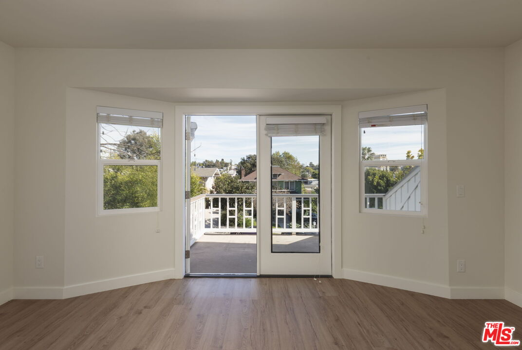 727 N La Fayette Park Pl