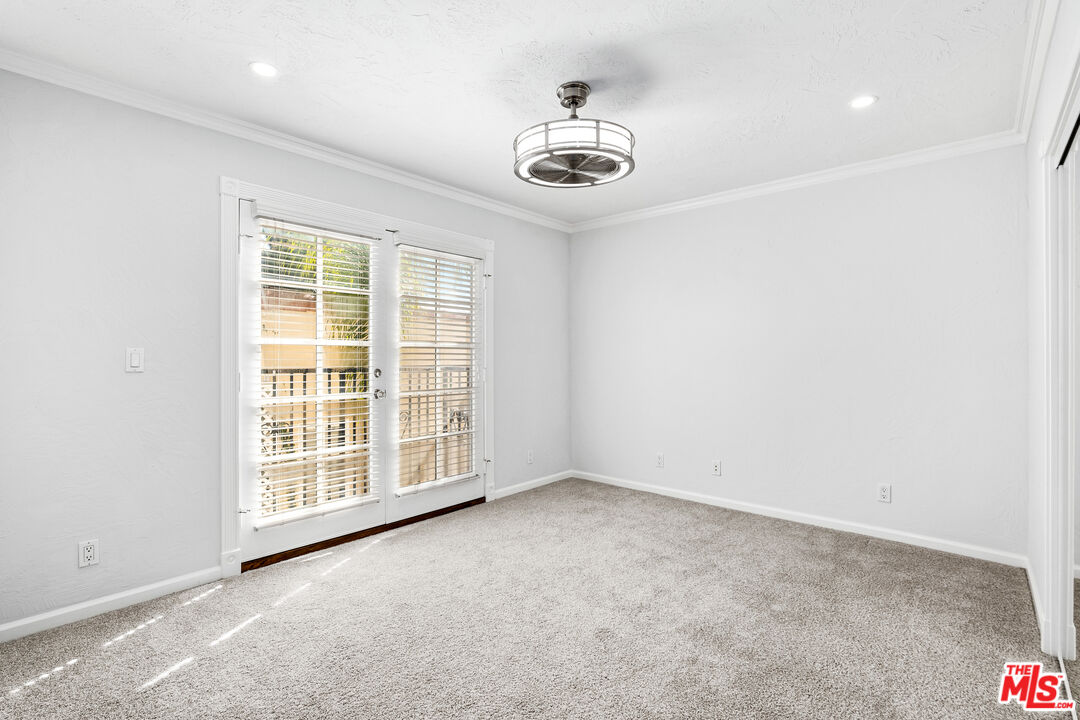 916 N Alfred St Unit: 6