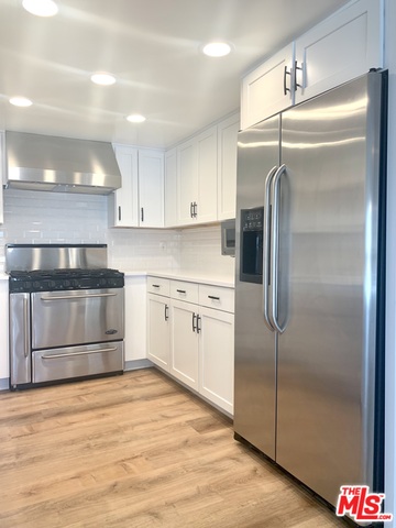 1227 Granville Ave Unit: 200