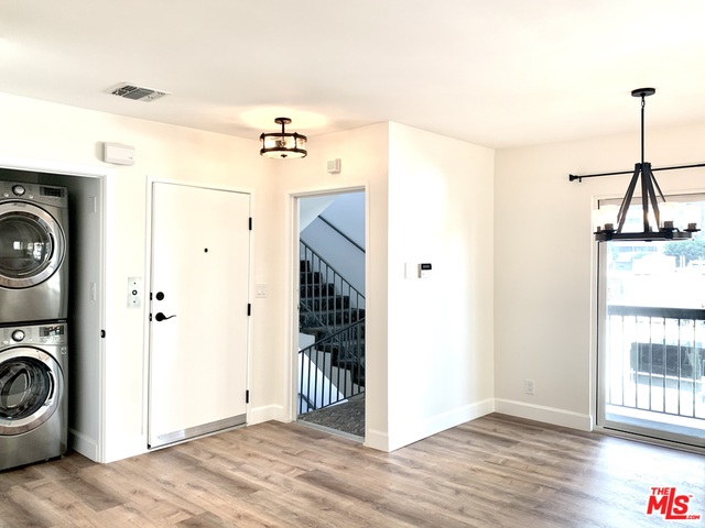 1227 Granville Ave Unit: 200