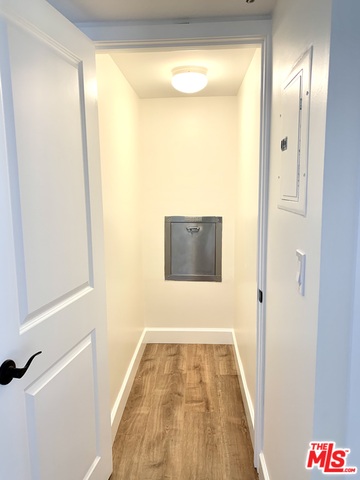 1227 Granville Ave Unit: 200