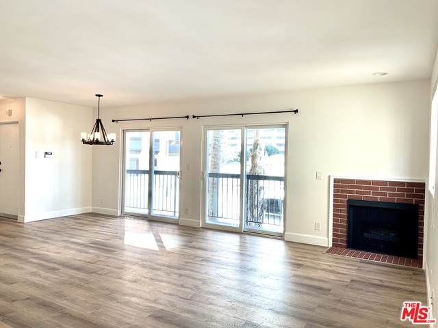 1227 Granville Ave Unit: 200