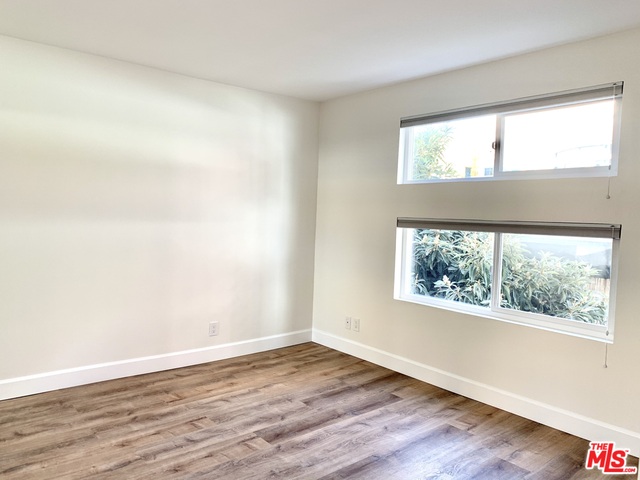 1227 Granville Ave Unit: 200