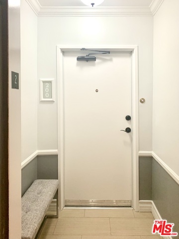 1227 Granville Ave Unit: 200