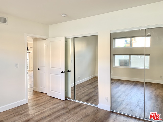 1227 Granville Ave Unit: 200