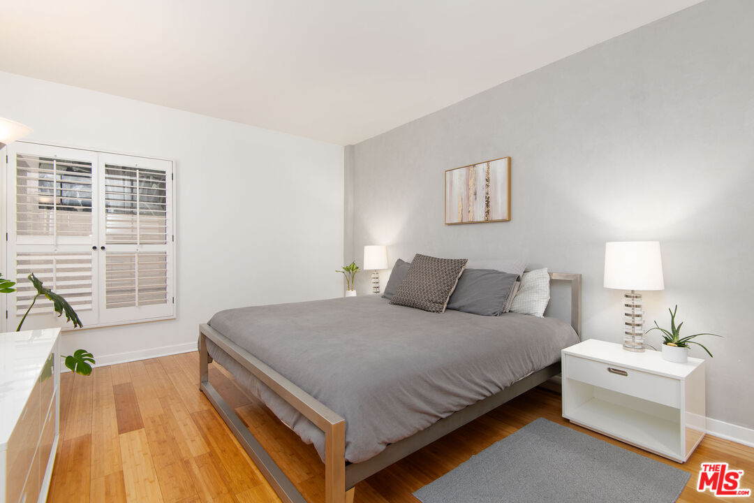 1131 Alta Loma Rd Unit: 123