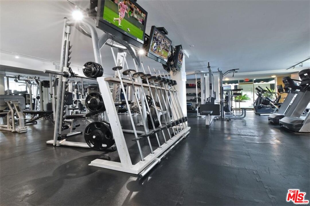 1131 Alta Loma Rd Unit: 123