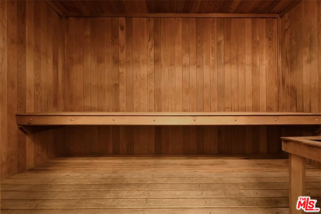 1131 Alta Loma Rd Unit: 123