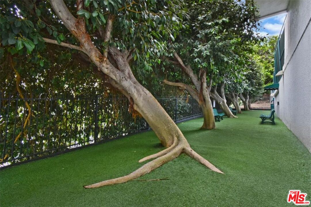 1131 Alta Loma Rd Unit: 123