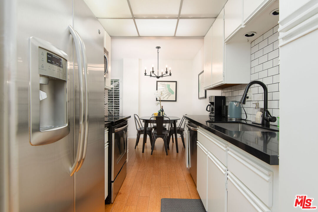 1131 Alta Loma Rd Unit: 123