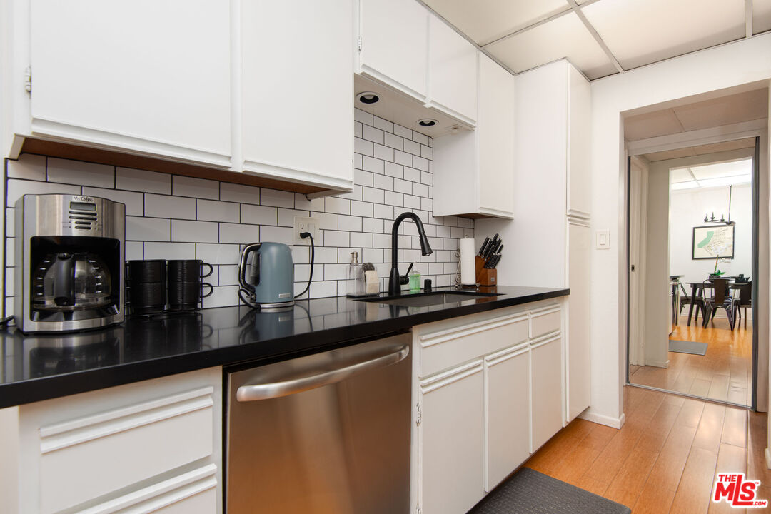 1131 Alta Loma Rd Unit: 123