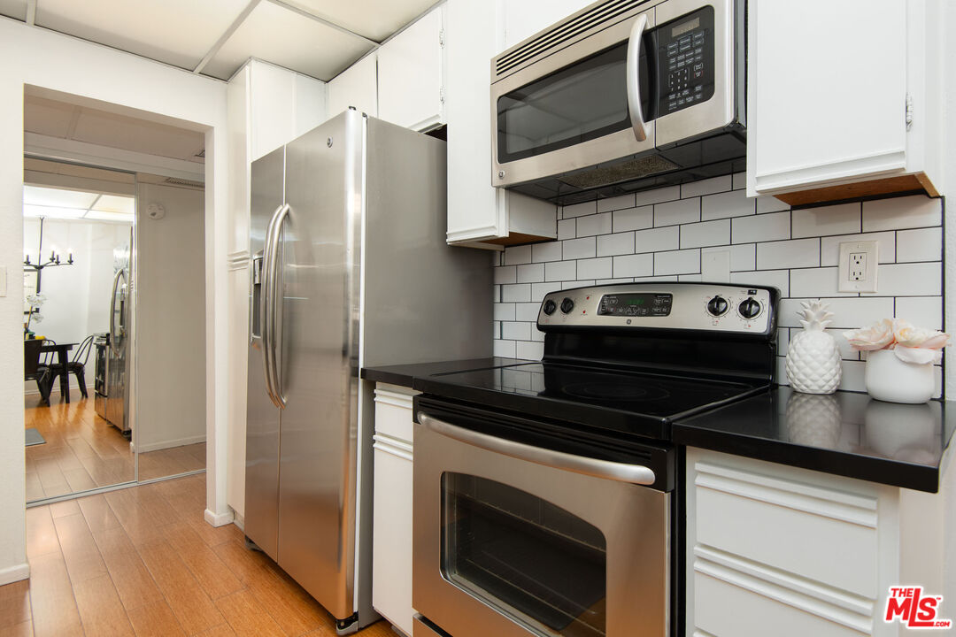 1131 Alta Loma Rd Unit: 123