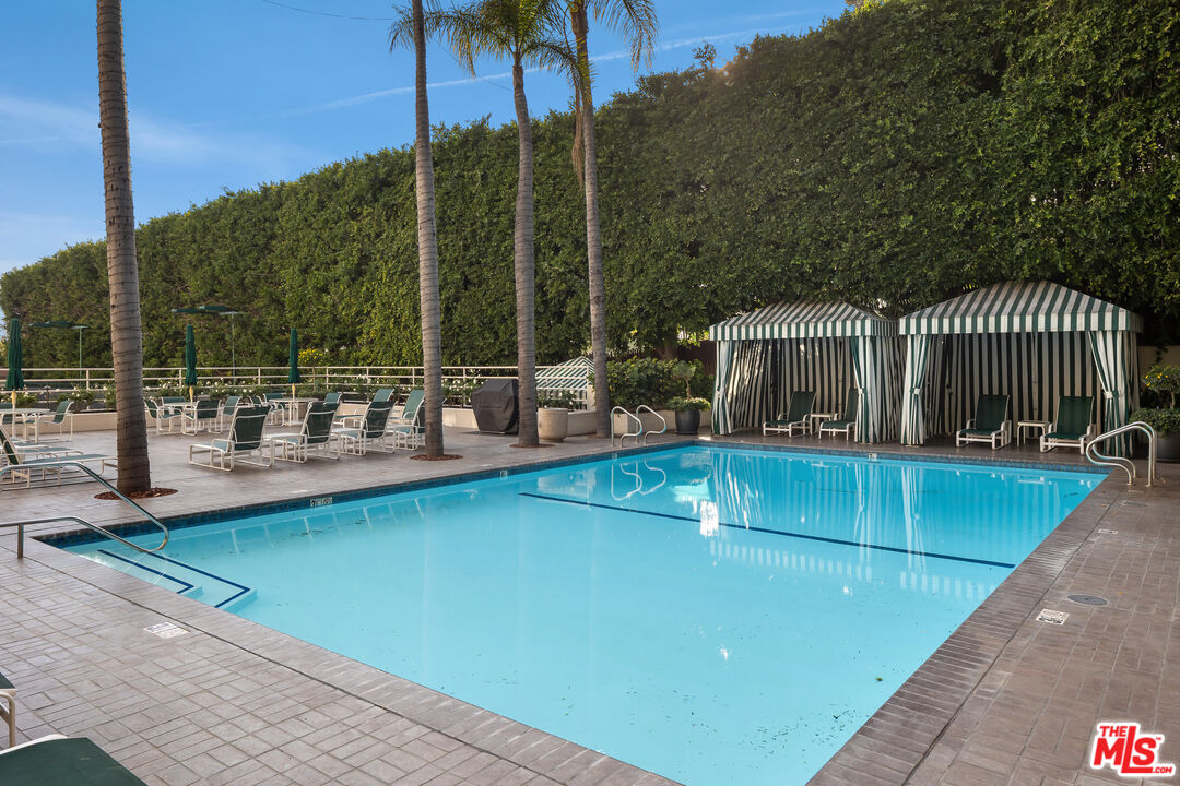 1131 Alta Loma Rd Unit: 123