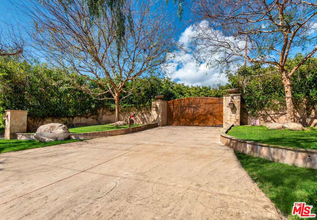 8018 Balcom Canyon Rd