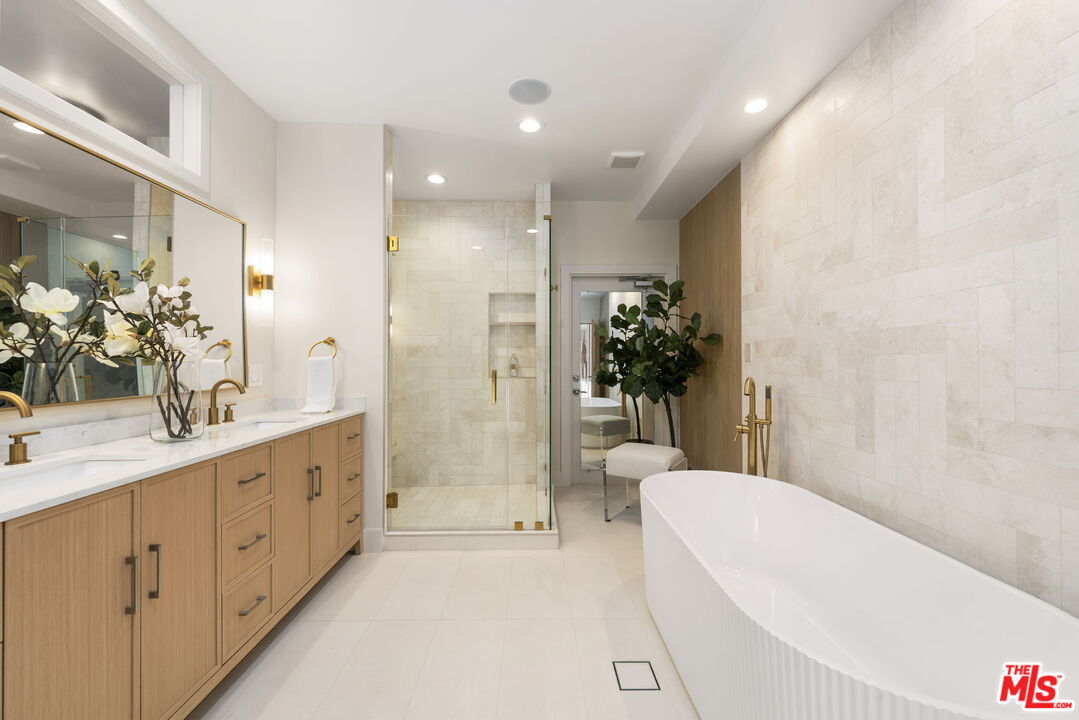 11923 Gorham Ave Unit: 101